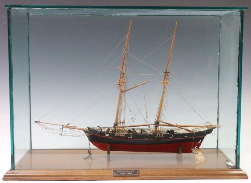 CASED SHIP MODEL OF THE CARABELLE  2f72f2