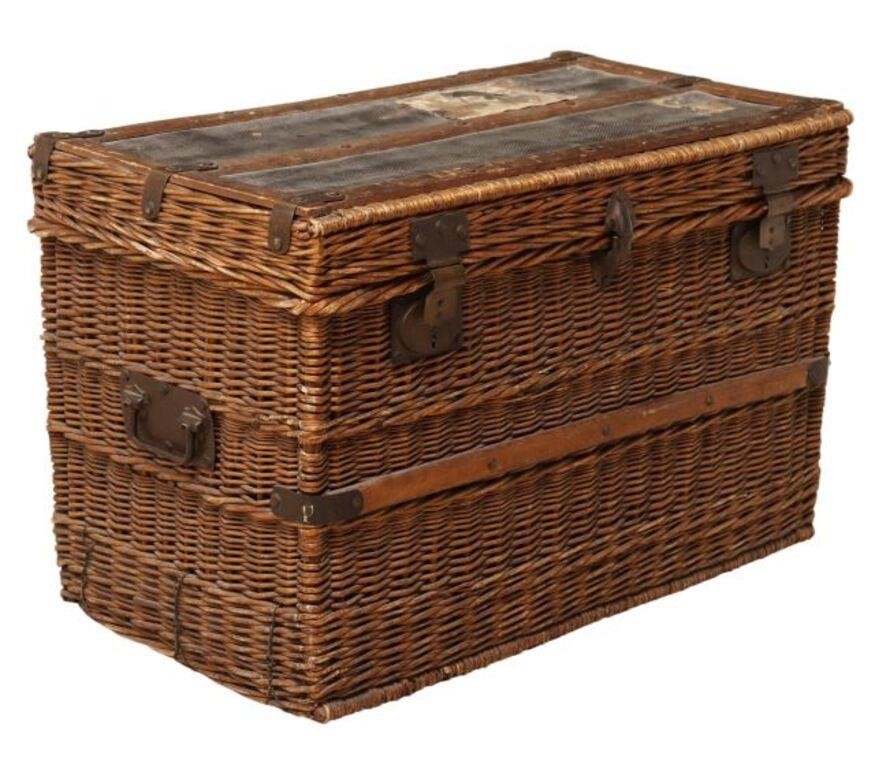 LARGE WICKER TRAVELING TRUNKLarge 2f7327