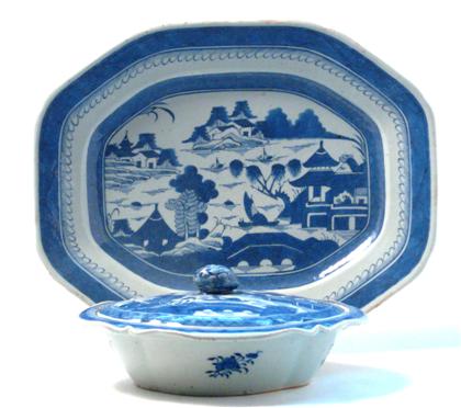 Two Chinese export porcelain blue 4bb64