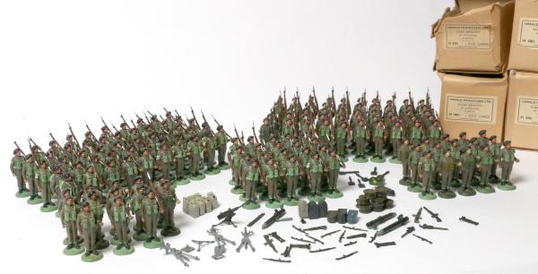 A COLLECTION OF 148 BRITAINS HERALD 2f553a