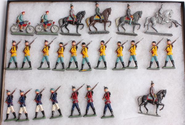 A COLLECTION OF 49 FLAT LEAD SOLDIERS