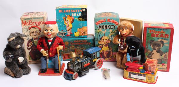 FIVE VINTAGE BATTERY OPERATED TOYS 2f557b