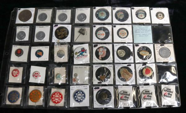 A COLLECTION OF 153 PIN BACK BUTTONS  2f55d9