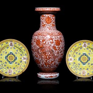 Three Chinese Porcelain Articles the 2f5804