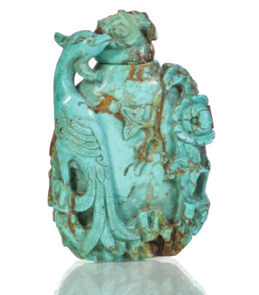 A CHINESE CARVED TURQUOISE SNUFF