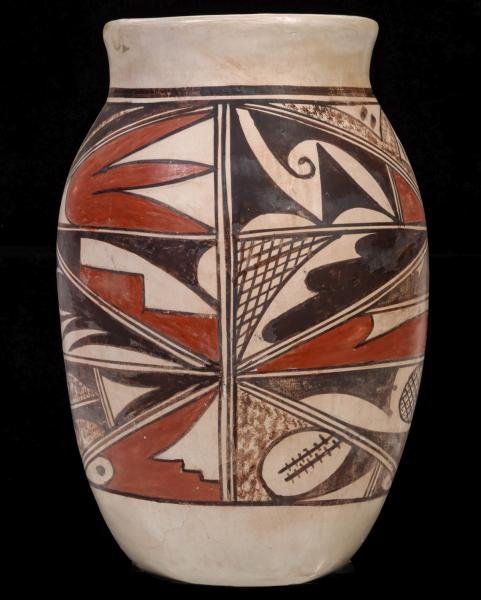 A LARGE HOPI VASE SIGNED WITH BEAR 2f5bad