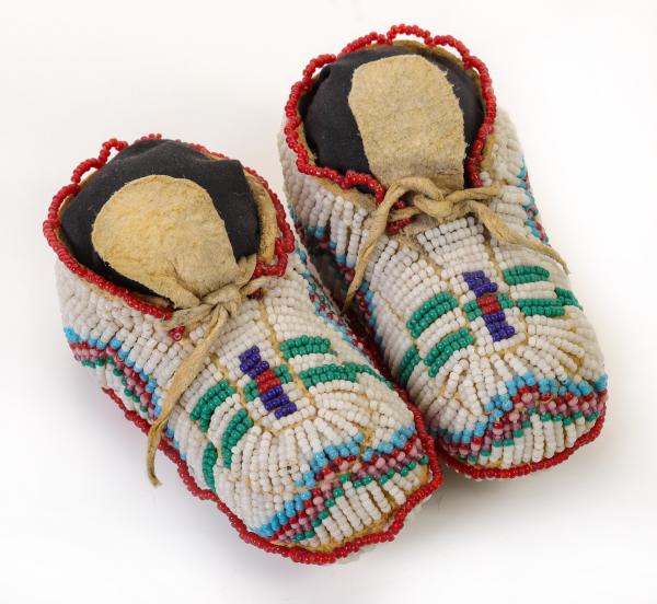PLAINS CHILD MOCCASIN PAIR WITH