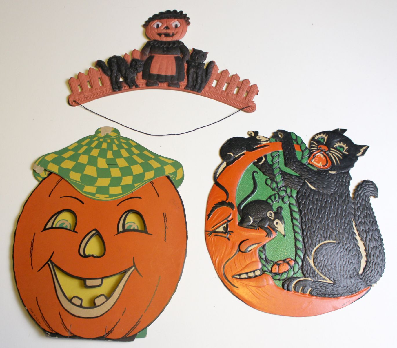 HALLOWEEN DIE CUTS INCLUDING ONE 2f5c7e