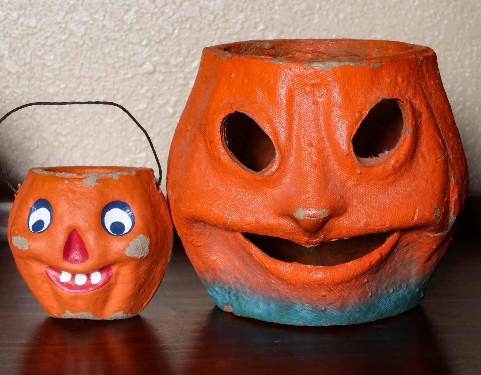 TWO VINTAGE PAPIER MACHE HALLOWEEN 2f5c8a