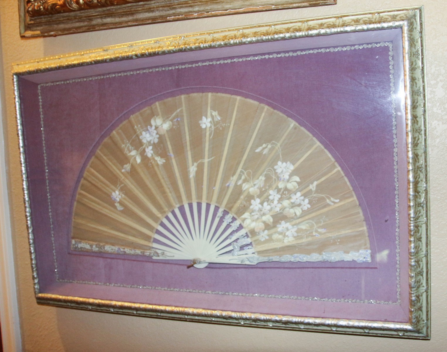 AN ANTIQUE HAND PAINTED FAN WITH CARVED