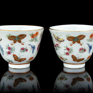 A Pair of Famille Rose Porcelain 2f8447