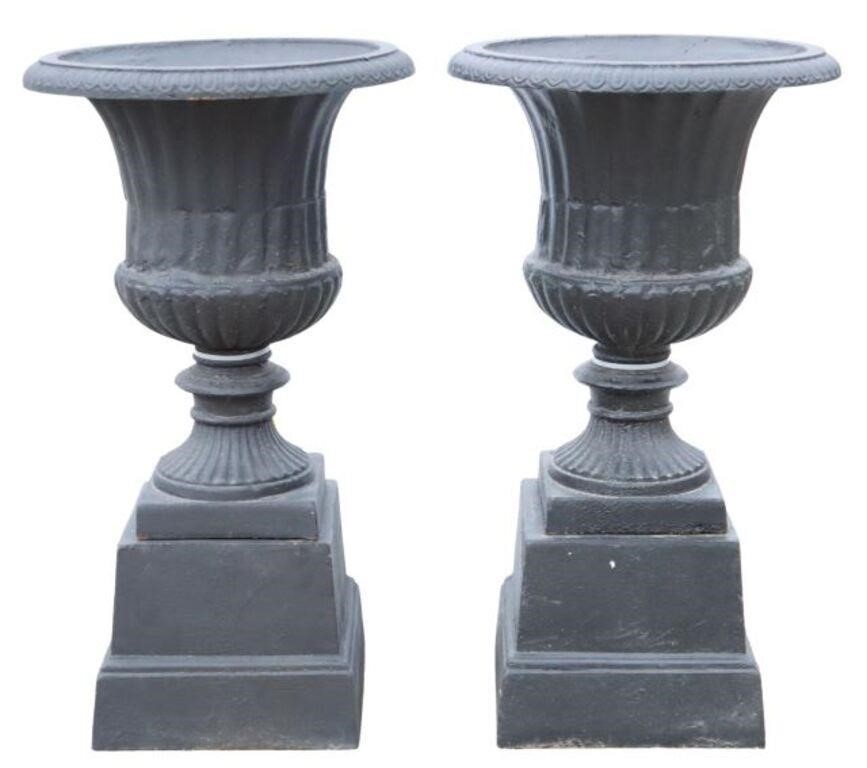  2 BLACK CAST IRON CAMPANA FORM 2f8504