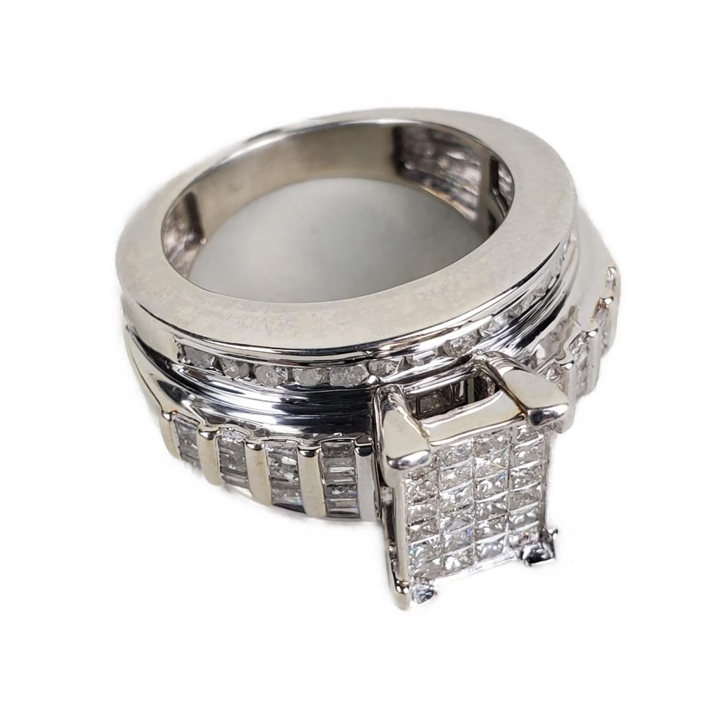 10 KT WHITE GOLD AND DIAMOND RING  2f8710