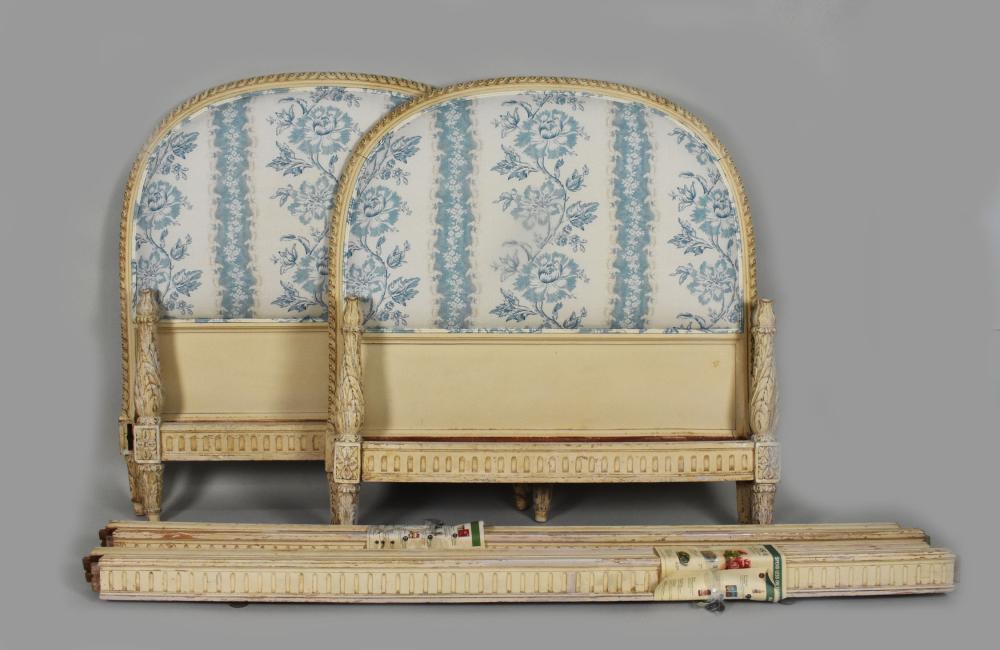 PAIR OF LOUIS XVI STYLE PAINTED 2f8776