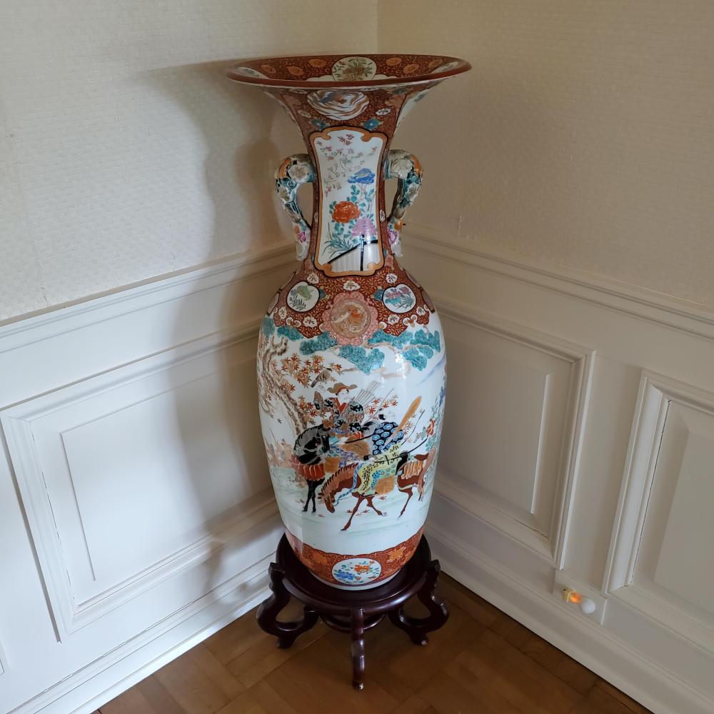 TALL JAPANESE PORCELAIN AND ENAMEL 2f880f