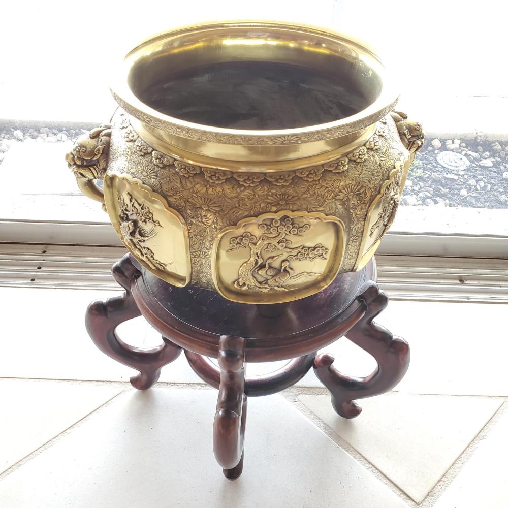 CHINESE CAST BRONZE PLANTER ON