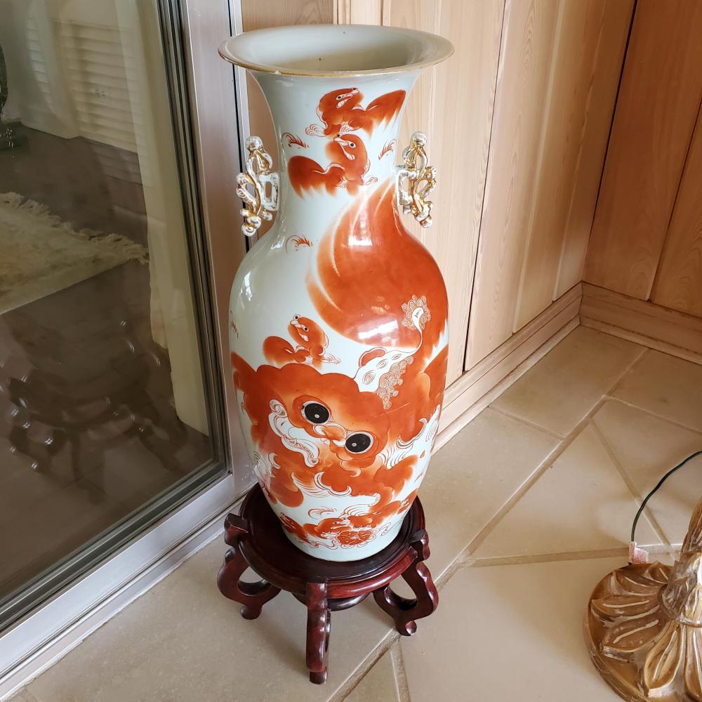 TALL CHINESE PORCELAIN VASE ON 2f8848