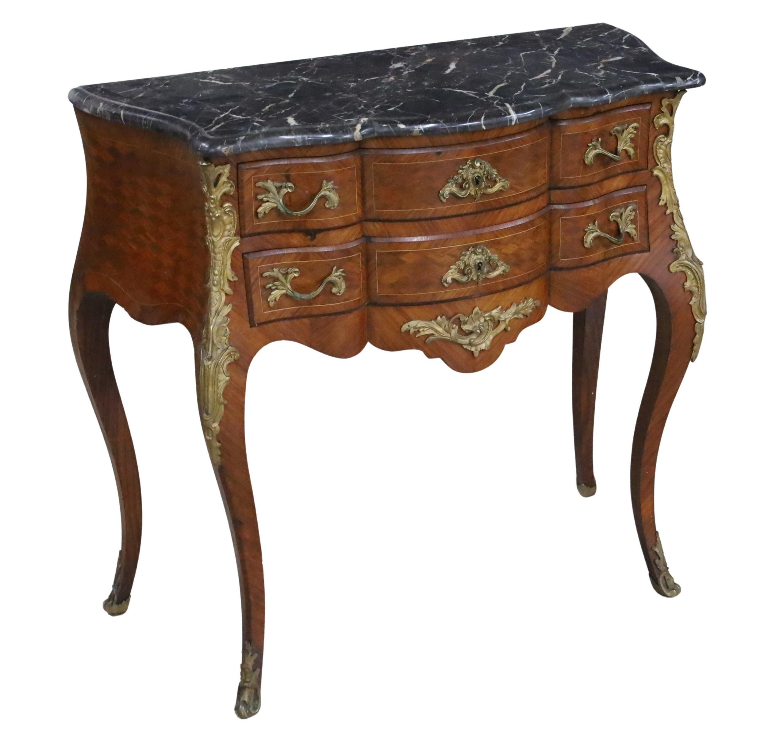 LOUIS XV STYLE WALNUT COMMODE Louis 2f8ae9