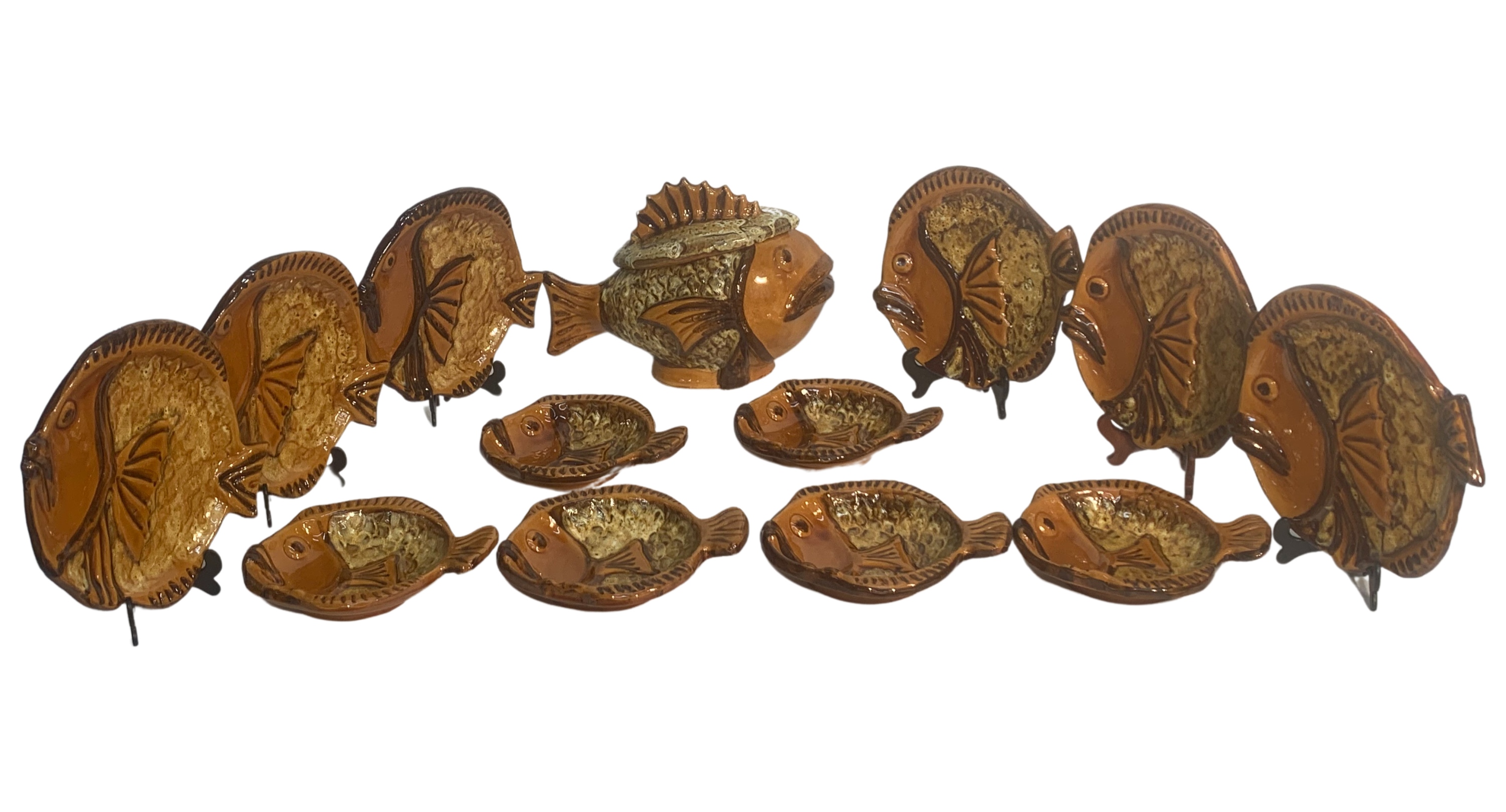 WHIMSICAL 13 PC TERRACOTTA FISH 2f8bad