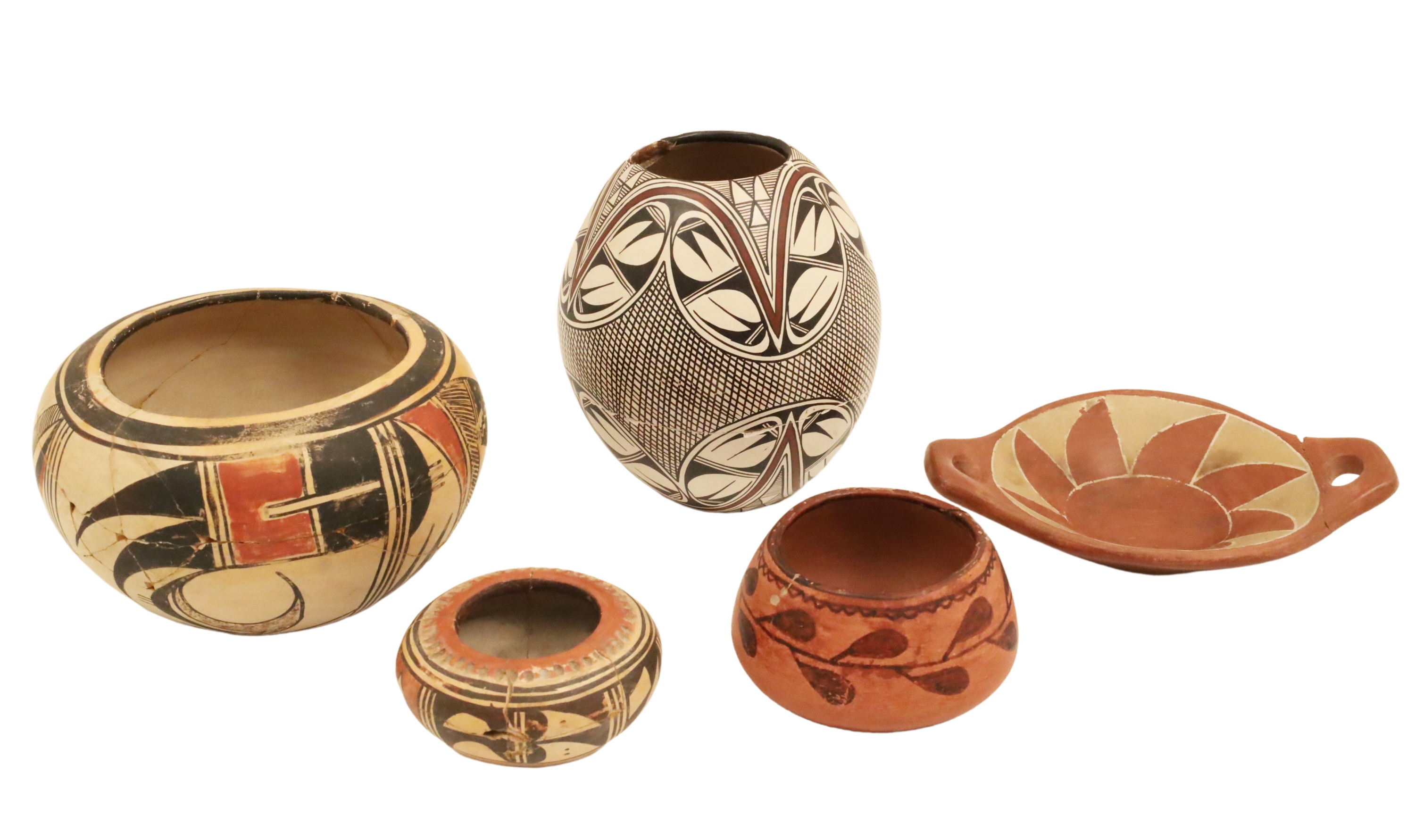 GROUP OF NATIVE AMERICAN POTTERY