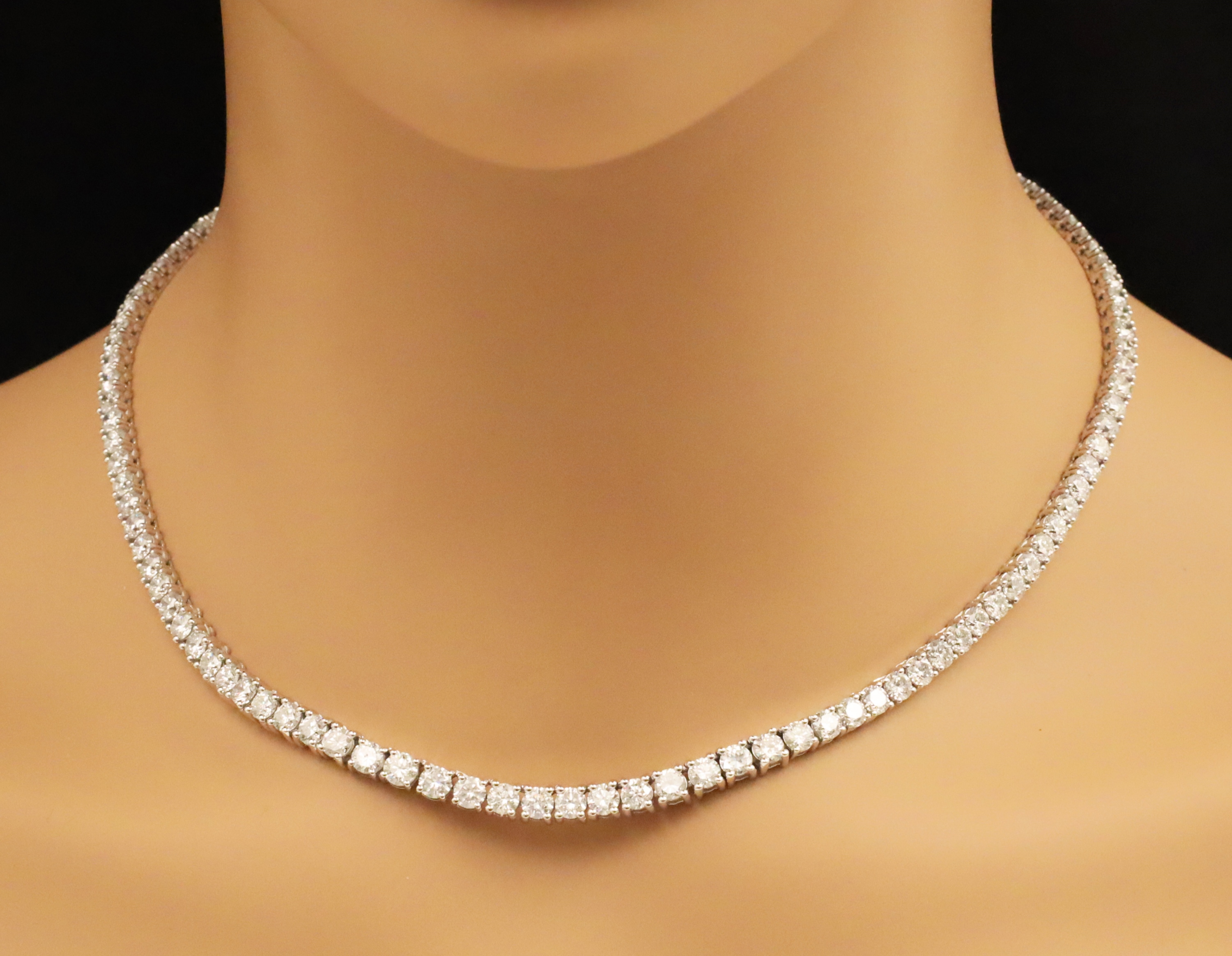 14K WHITE GOLD DIAMOND NECKLACE