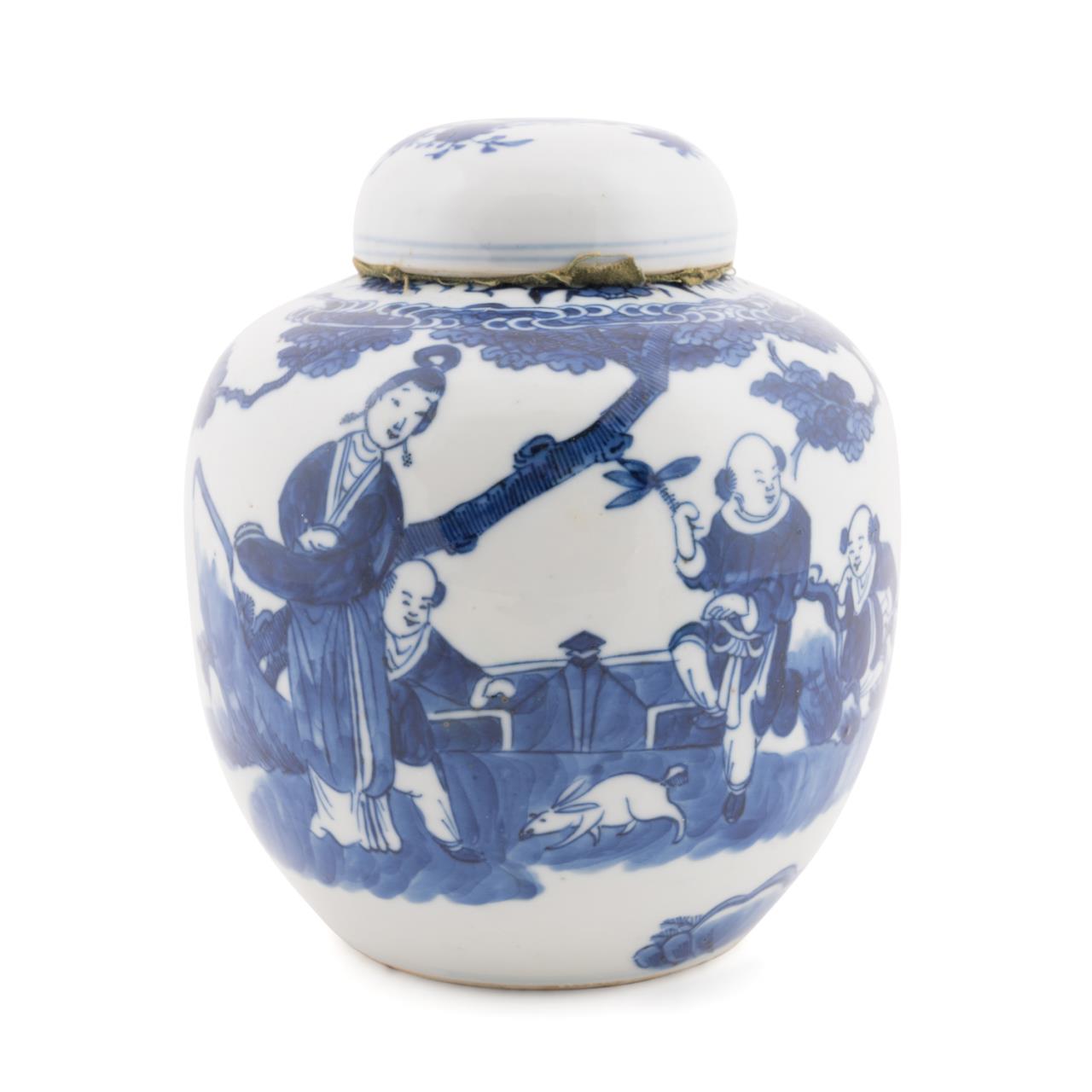 CHINESE BLUE WHITE FIGURAL LIDDED 2f951c