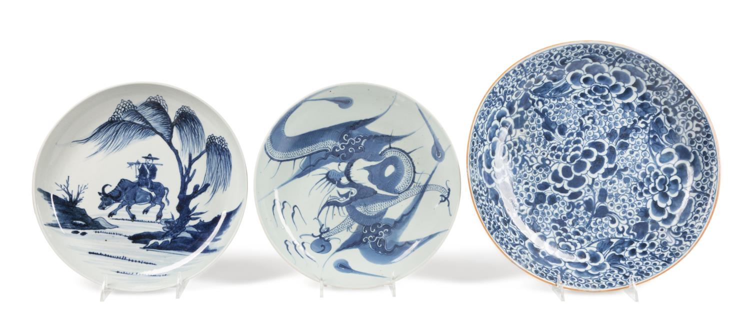 THREE CHINESE BLUE WHITE PORCELAIN 2f957a