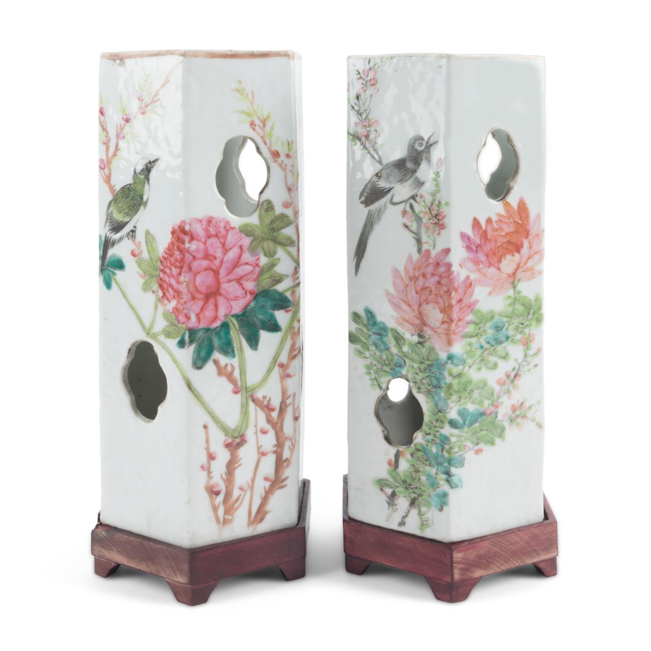 2 CHINESE FAMILLE ROSE HAT STANDS