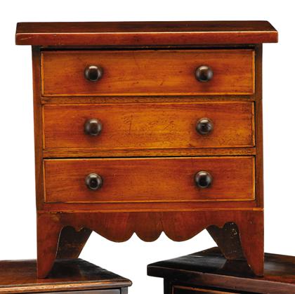 Miniature Victorian mahogany chest 4c271