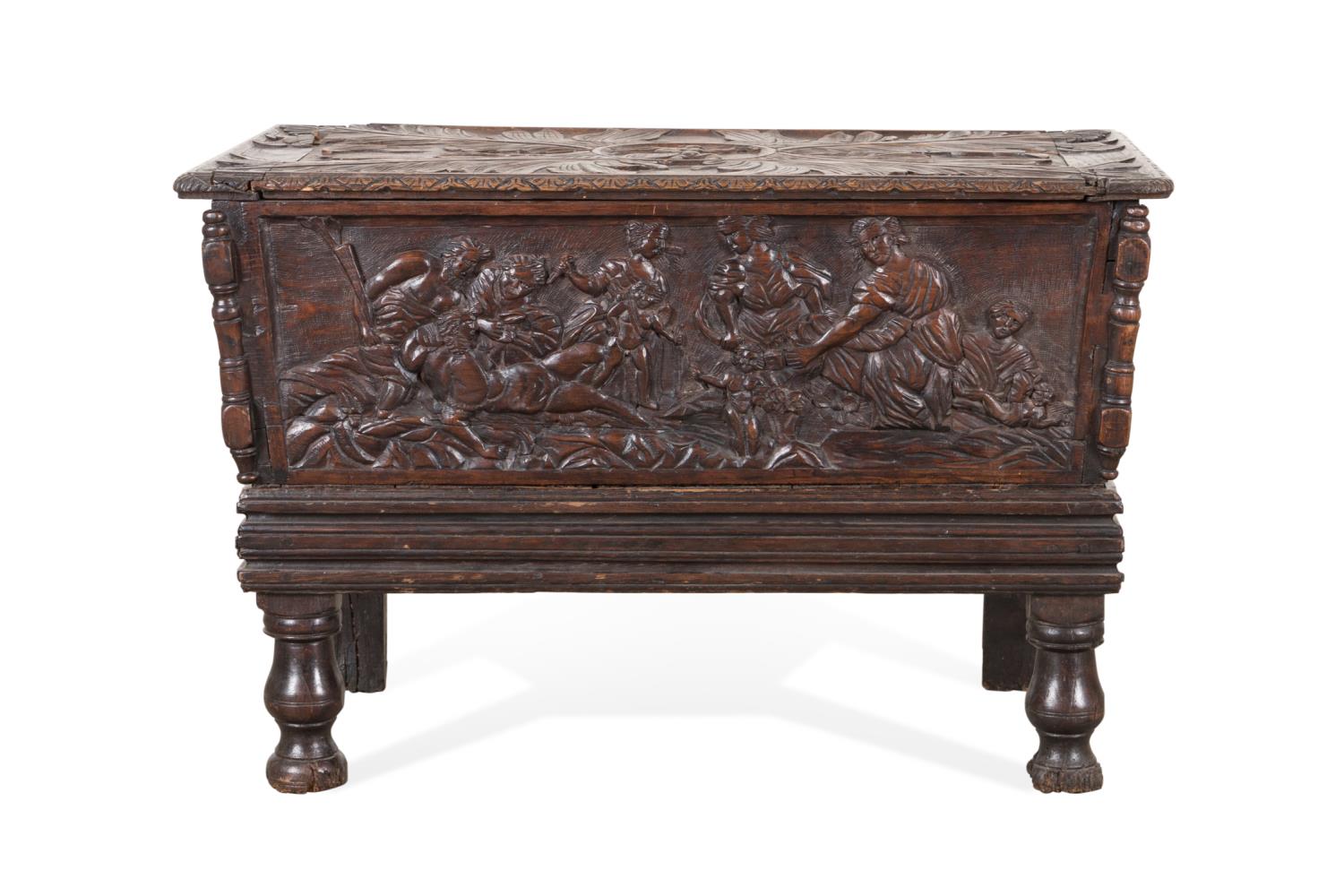 HEAVILY CARVED CONTINENTAL WALNUT 2f995e