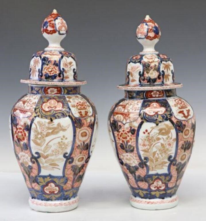  2 JAPANESE IMARI PORCELAIN VASES 2f7493