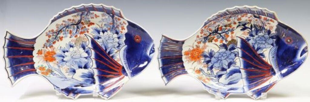 (2) JAPANESE IMARI PORCELAIN FISH-FORM