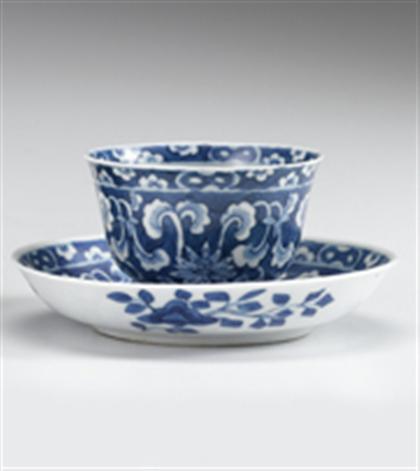 Chinese blue and white cup and 4bfa2