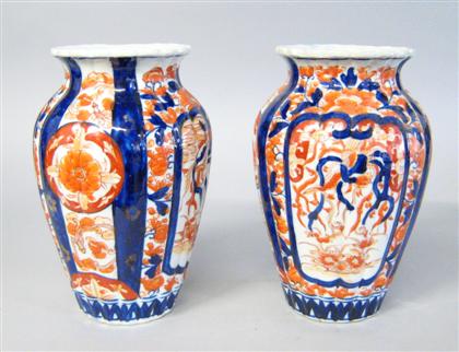 Pair of Japanese Imari vases  4bffb