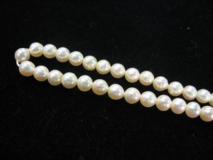 Single strand cultured pearl necklace 4c45f