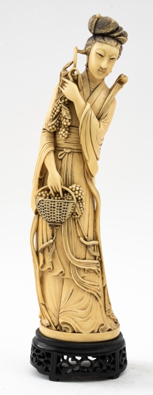 CHINESE RESIN SCULPTURE OF A WOMAN