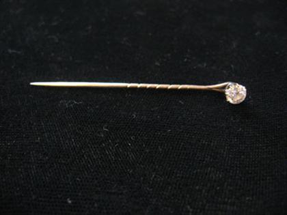 Single diamond stick pin    Prong