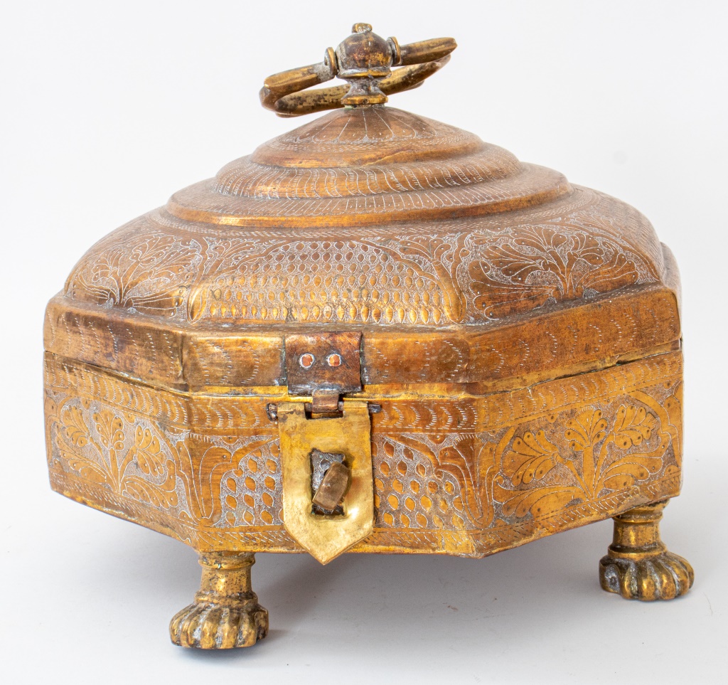 INDIAN CHASED BRASS OCTAGONAL BOX