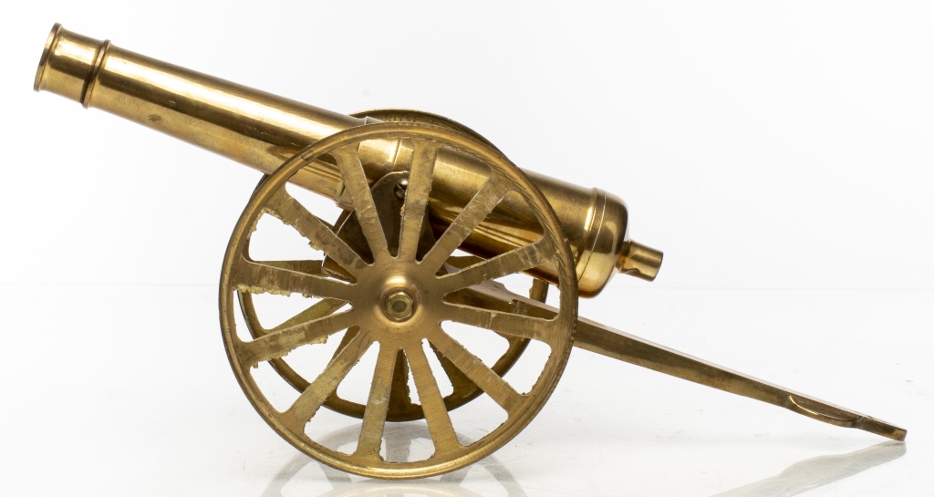 BRASS TABLETOP MODEL OF A CANNON 2facb3