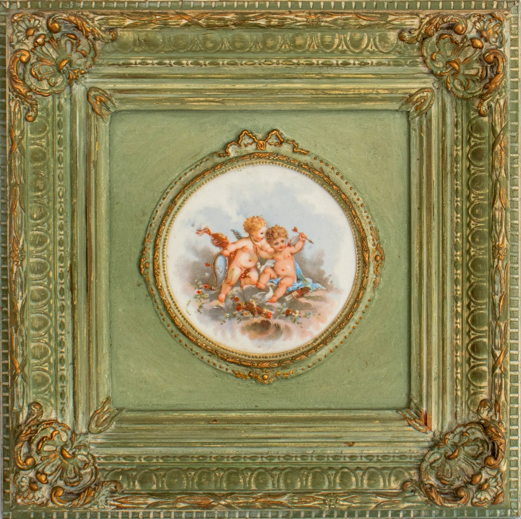 LIMOGES ROCOCO STYLE PAINTED MEDAILLON 2facdd