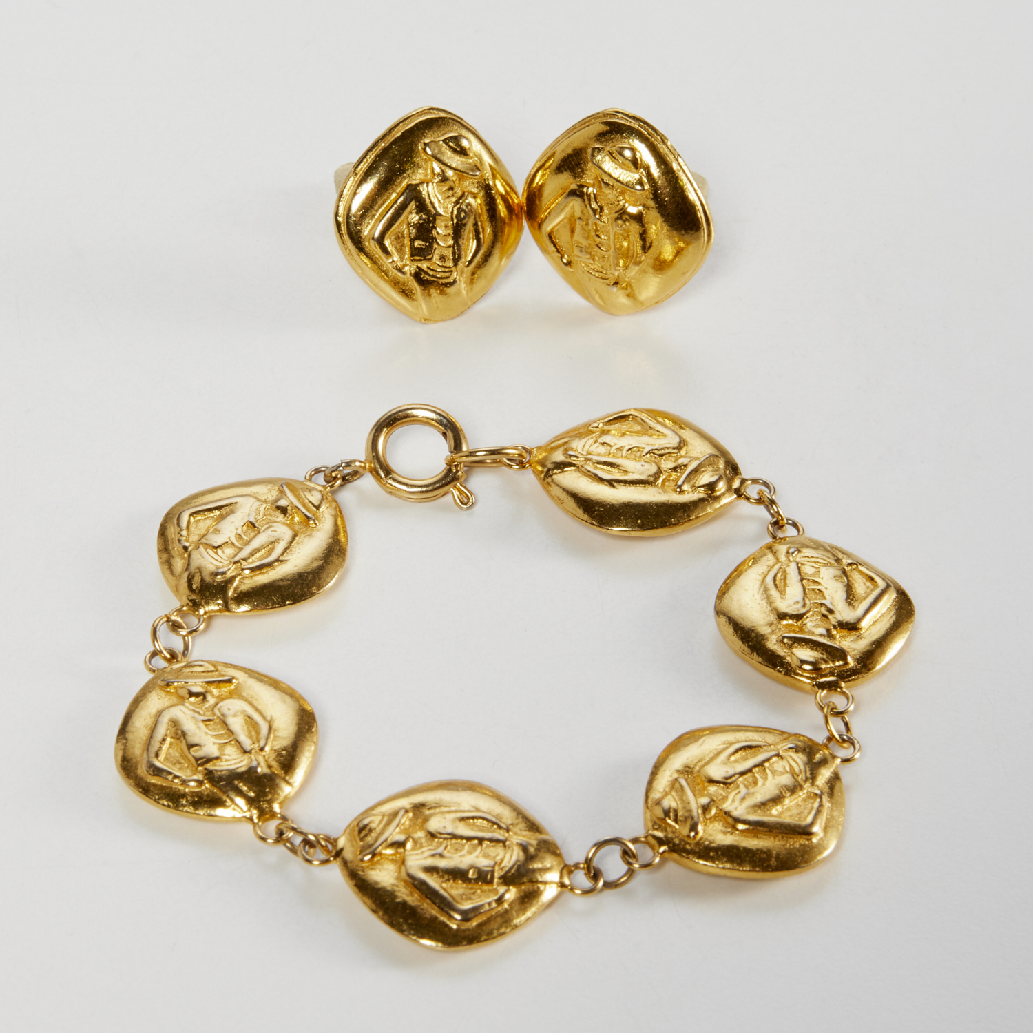 CHANEL FRANCE LINK MEDALLION BRACELET 2facf9