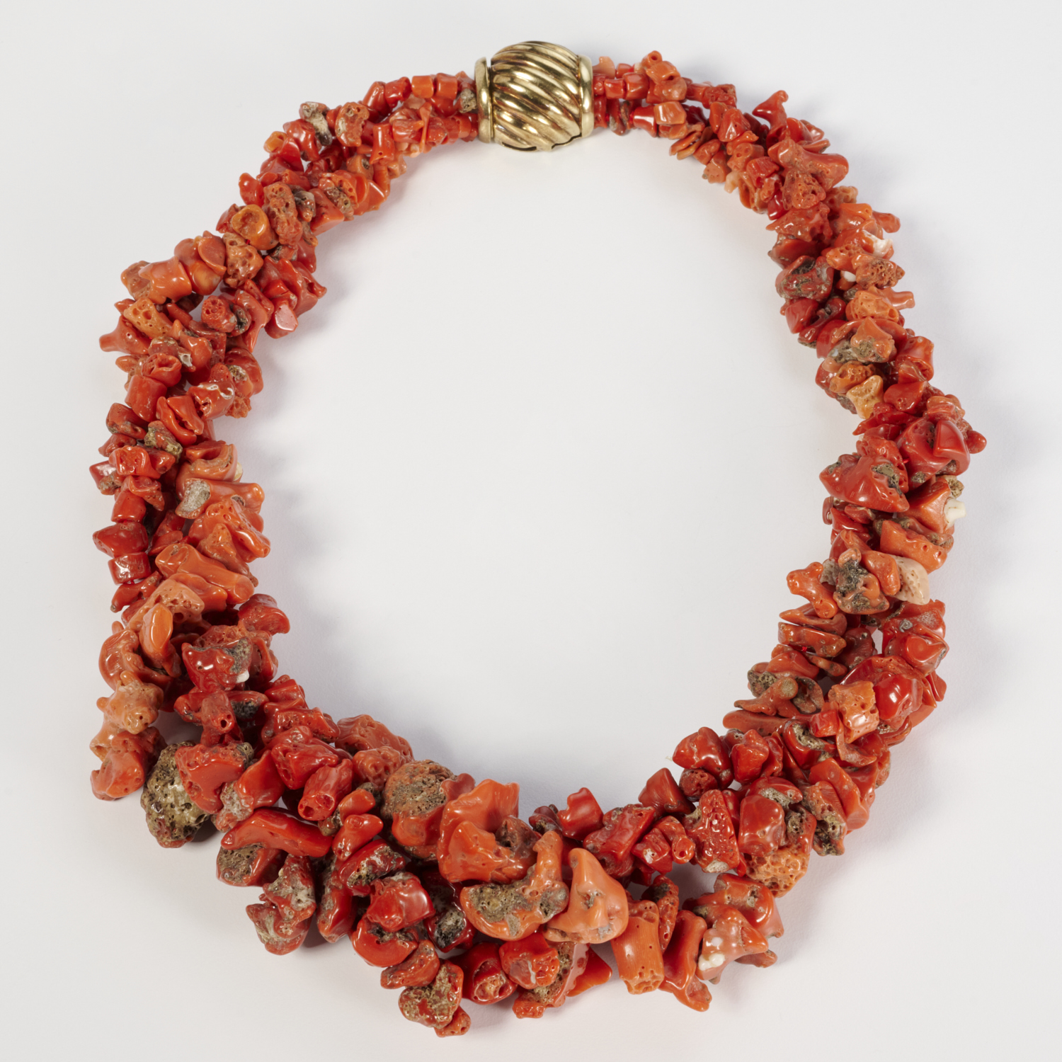 TRIPLE STRAND CORAL CHUNK NECKLACE  2fad0c