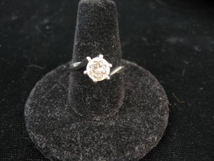 Diamond solitaire ring    Single circular