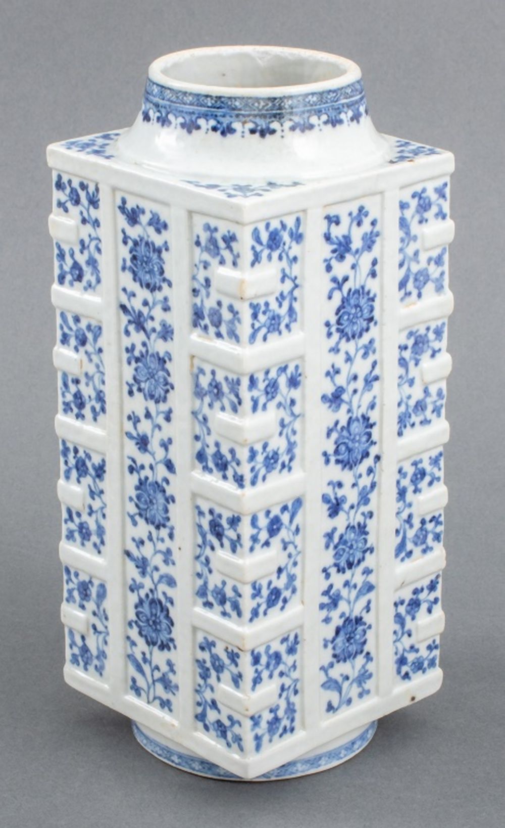 CHINESE BLUE & WHITE PORCELAIN CONG