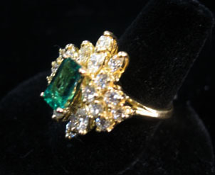 18 karat yellow gold emerald and