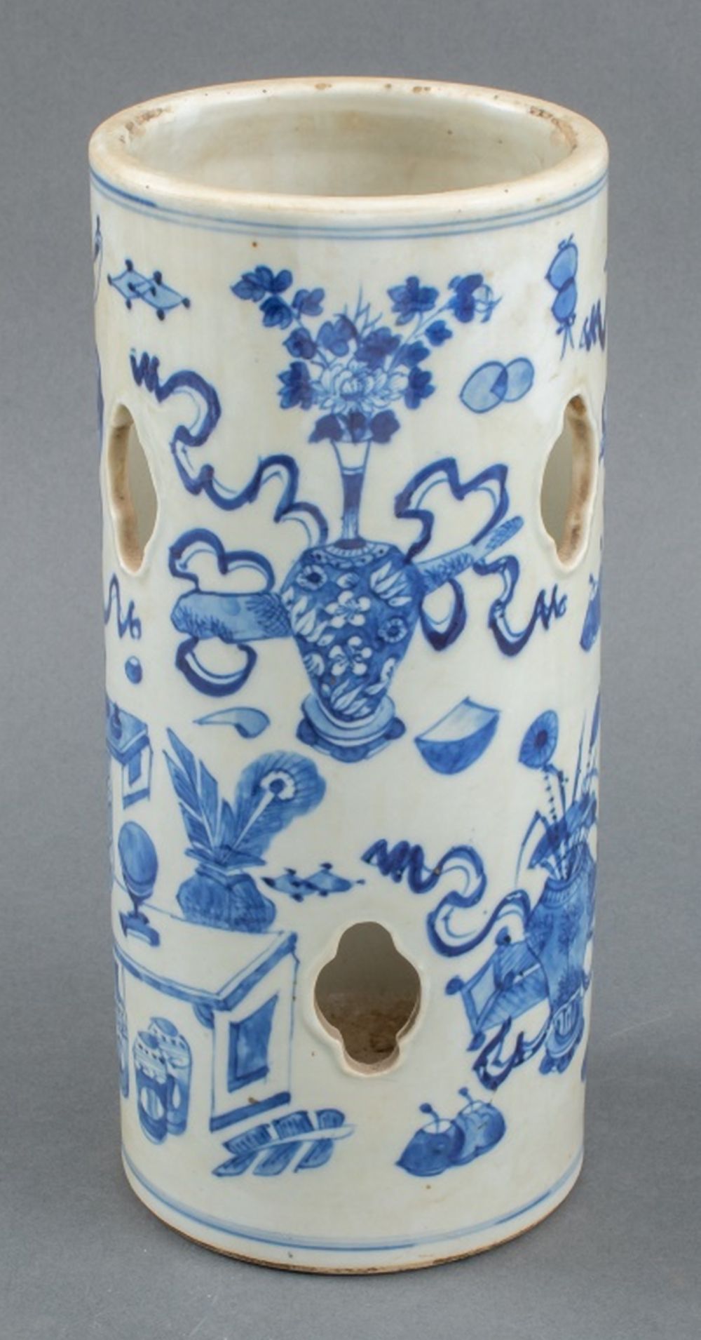 ANTIQUE CHINESE BLUE & WHITE PORCELAIN