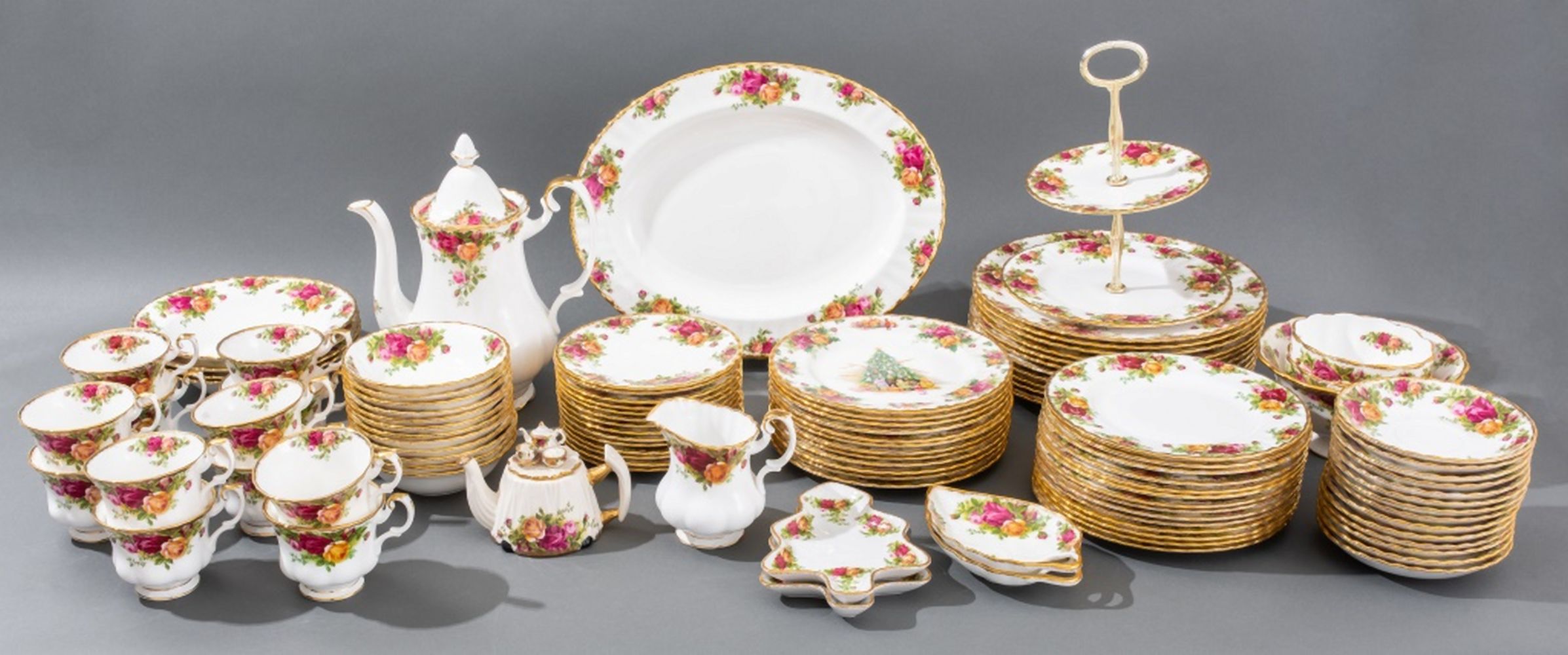 ROYAL ALBERT OLD COUNTRY ROSES SERVICE,