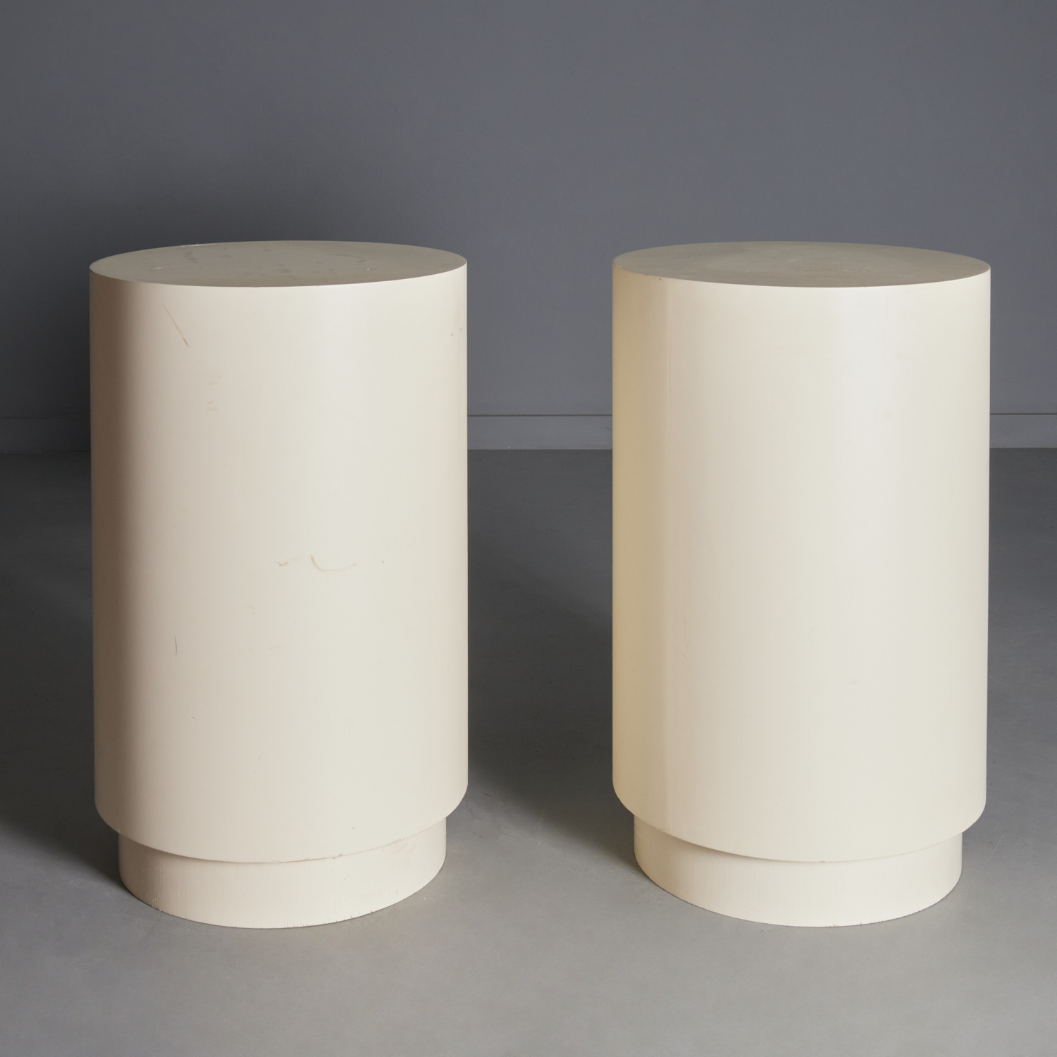 PAIR MODERNIST CYLINDER PEDESTALS 2fb06e