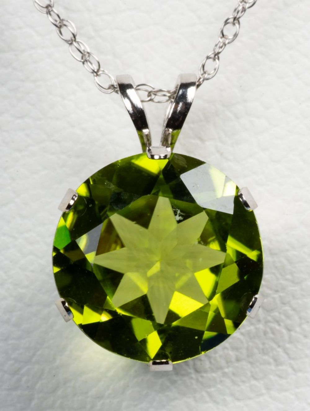 14K WHITE GOLD PERIDOT PENDANT 2fb091