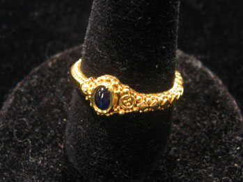 18 karat yellow gold and sapphire 4c4f4